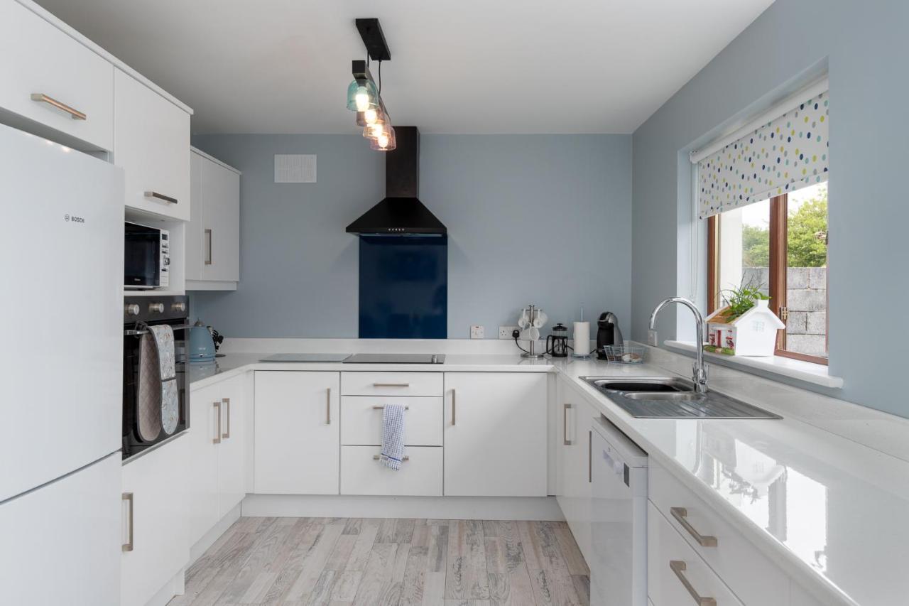 Wonderful Coastal Home In Dingle Town Экстерьер фото