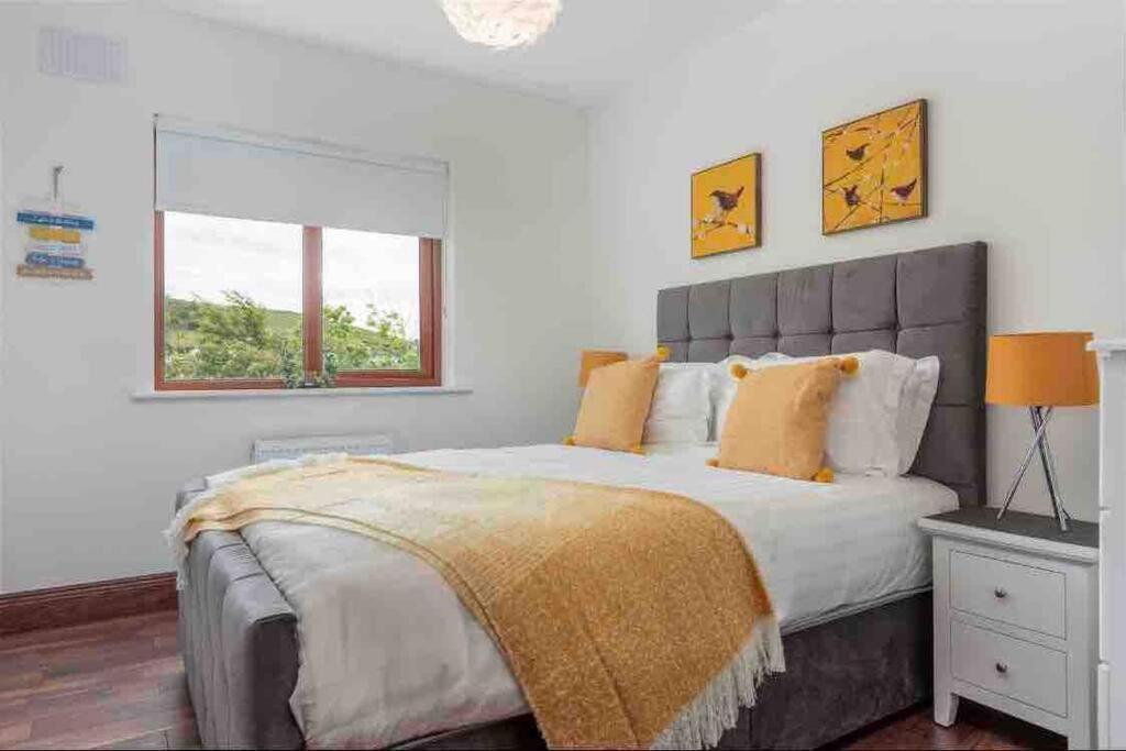 Wonderful Coastal Home In Dingle Town Экстерьер фото