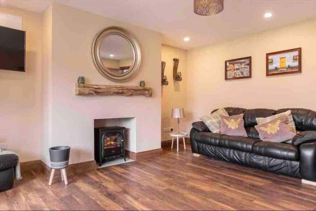 Wonderful Coastal Home In Dingle Town Экстерьер фото