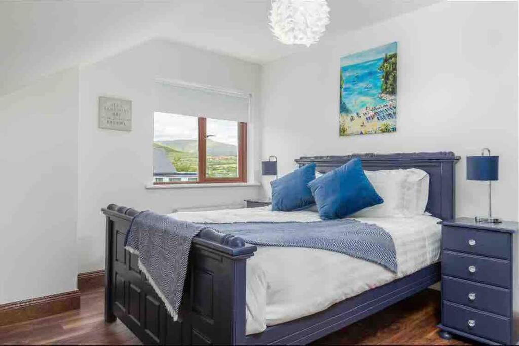 Wonderful Coastal Home In Dingle Town Экстерьер фото